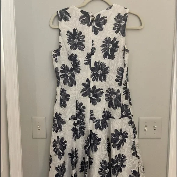 Dress - Picture 2 of 4